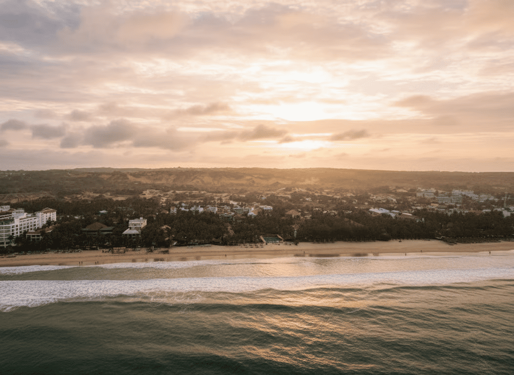 Biển Hàm Tiến nhìn từ trên cao